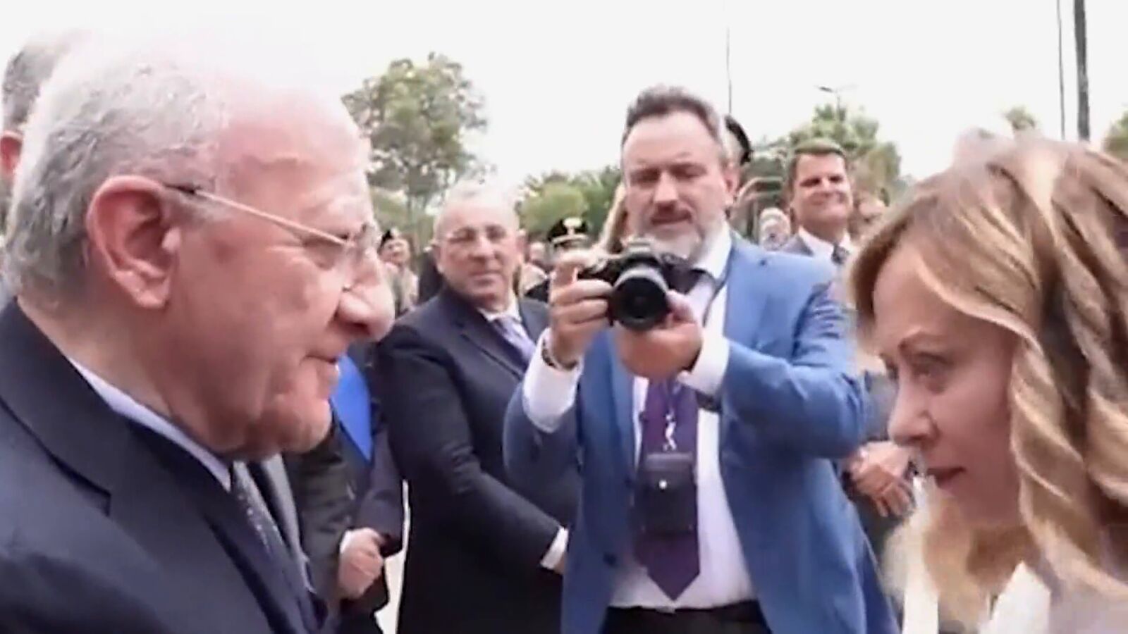 El desafiante saludo de Meloni al político italiano que la insultó: “La cerda de Meloni, ¿cómo está?”