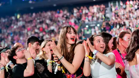 Fans de Taylor Swift en uno de sus conciertos Fans de Taylor Swift en uno de sus conciertos