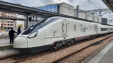 Imagen de un tren AVE Imagen de un tren AVE