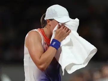 Iga Swiatek durante su partido de Roland Garros ante Naomi Osaka Iga Swiatek durante su partido de Roland Garros ante Naomi Osaka