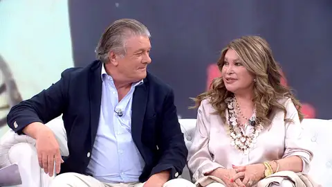 El secreto del cantante Francisco y su mujer Paca tras 30 años casados: "Se me cae la baba con mi marido" El secreto del cantante Francisco y su mujer Paca tras 30 años casados: "Se me cae la baba con mi marido"