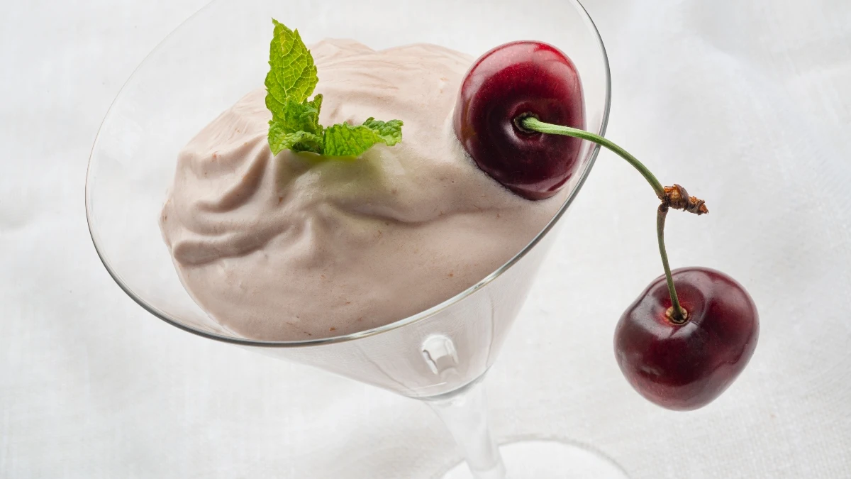 Un postre fresco y delicioso de Karlos Argui&ntilde;ano: mousse de cerezas