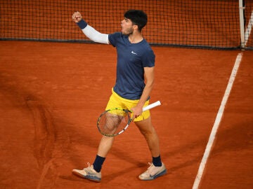 Carlos Alcaraz celebra un punto ante Sebastian Korda en 1/16 de Roland Garros