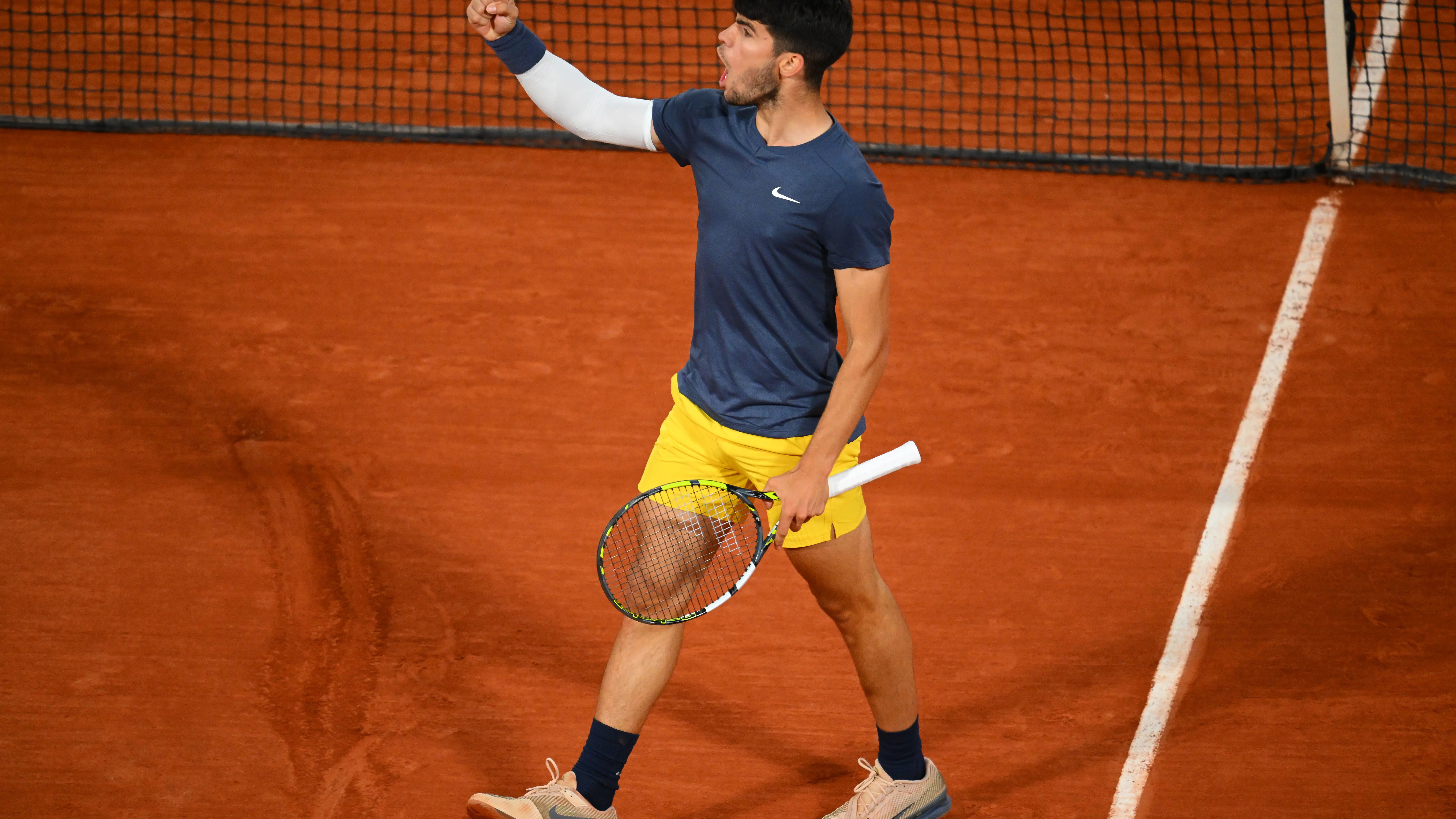 Carlos Alcaraz celebra un punto ante Sebastian Korda en 1/16 de Roland Garros