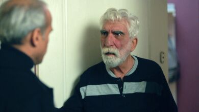 La policía interrumpe el sueño de los Kaya: ¡Merdan es detenido y se convierte en sospechoso del asesinato de Kadir!