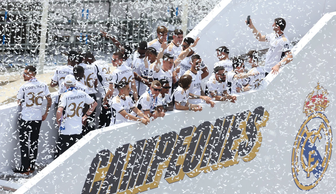 Los jugadores del Real Madrid celebran un título en Cibeles