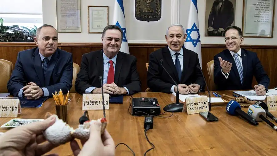 El primer ministro de Israel, Benjamin Netanyahu, el ministro de Energ&iacute;a, Yuval Steinitz, el ministro de Exteriores, Israel Katz y el secretario de gabinete, Tzachi Braverman
