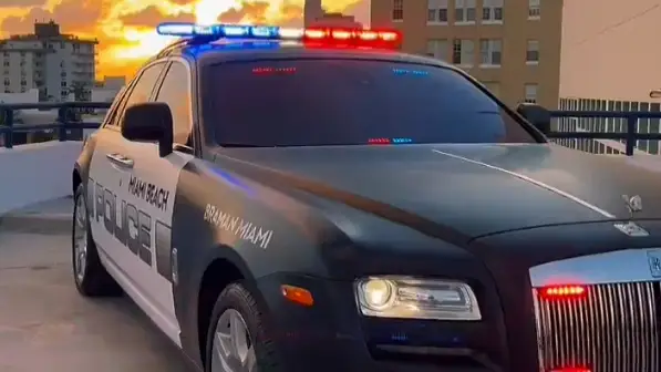 Coche de la Policía de 250.000 euros Coche de la Policía de 250.000 euros