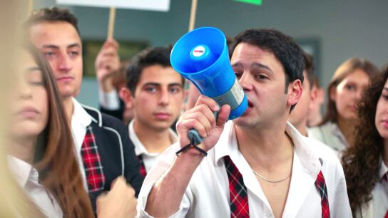 &ldquo;&iexcl;No queremos estudiar si se va el se&ntilde;or Burak!": los alumnos del Ataman se manifiestan para que su director sea readmitido