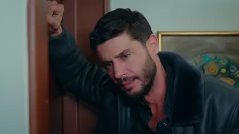 Çağatay, borracho y desesperado, exige a Yildiz que vuelva a casa: “Te necesito, amor de mi vida” Çağatay, borracho y desesperado, exige a Yildiz que vuelva a casa: “Te necesito, amor de mi vida”