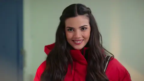 Esta noche en Hermanos: Yasmin da un paso más con Tolga, ¿se atreverá a confesarle lo que realmente siente por él? Esta noche en Hermanos: Yasmin da un paso más con Tolga, ¿se atreverá a confesarle lo que realmente siente por él?