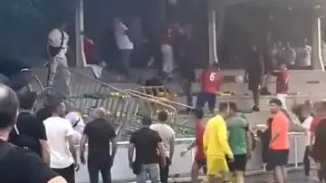 Batalla campal en un partido de fútbol regional en Sant Feliu de Llobregat
