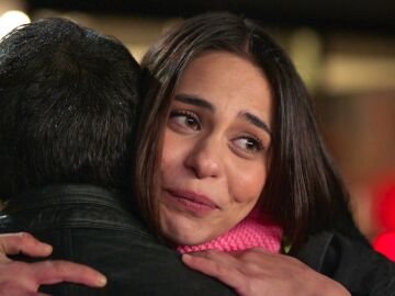 El sue&ntilde;o de Oğulcan por fin se hace realidad y Elif acepta salir con &eacute;l: "&iexcl;Somos novios!" 