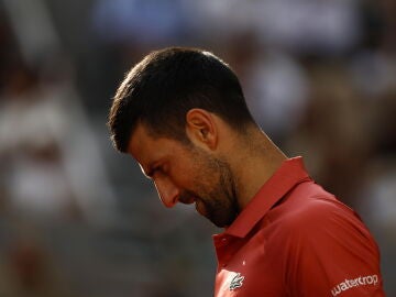 Novak Djokovic durante su partido ante Fran Cerúndolo en Roland Garros