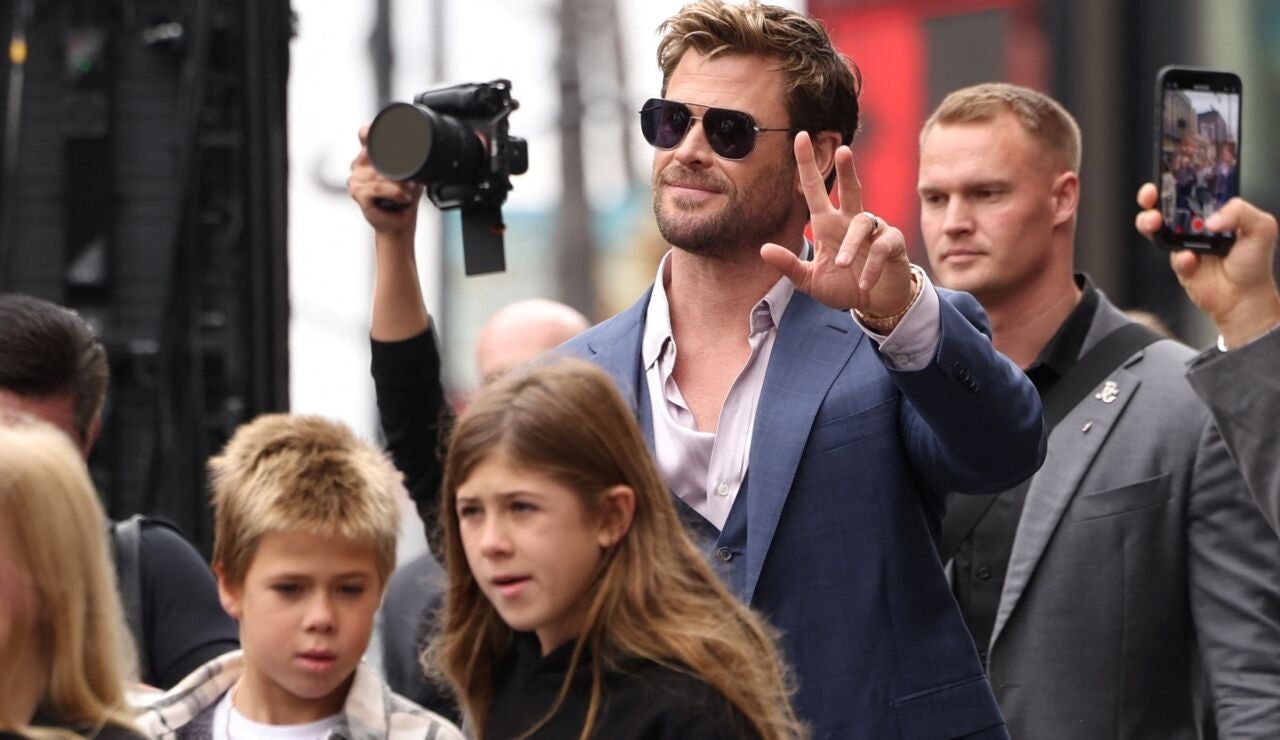 Chris Hemsworth con su hijo Tristan y su hija India