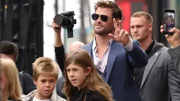 Chris Hemsworth con su hijo Tristan y su hija India