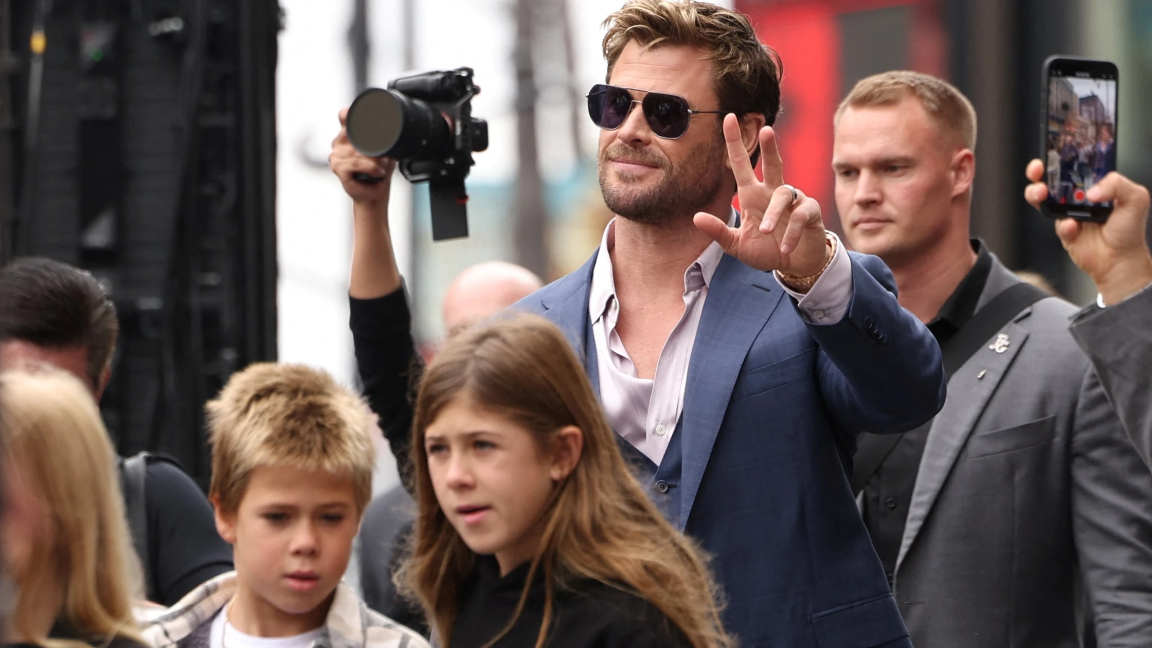 Chris Hemsworth con su hijo Tristan y su hija India