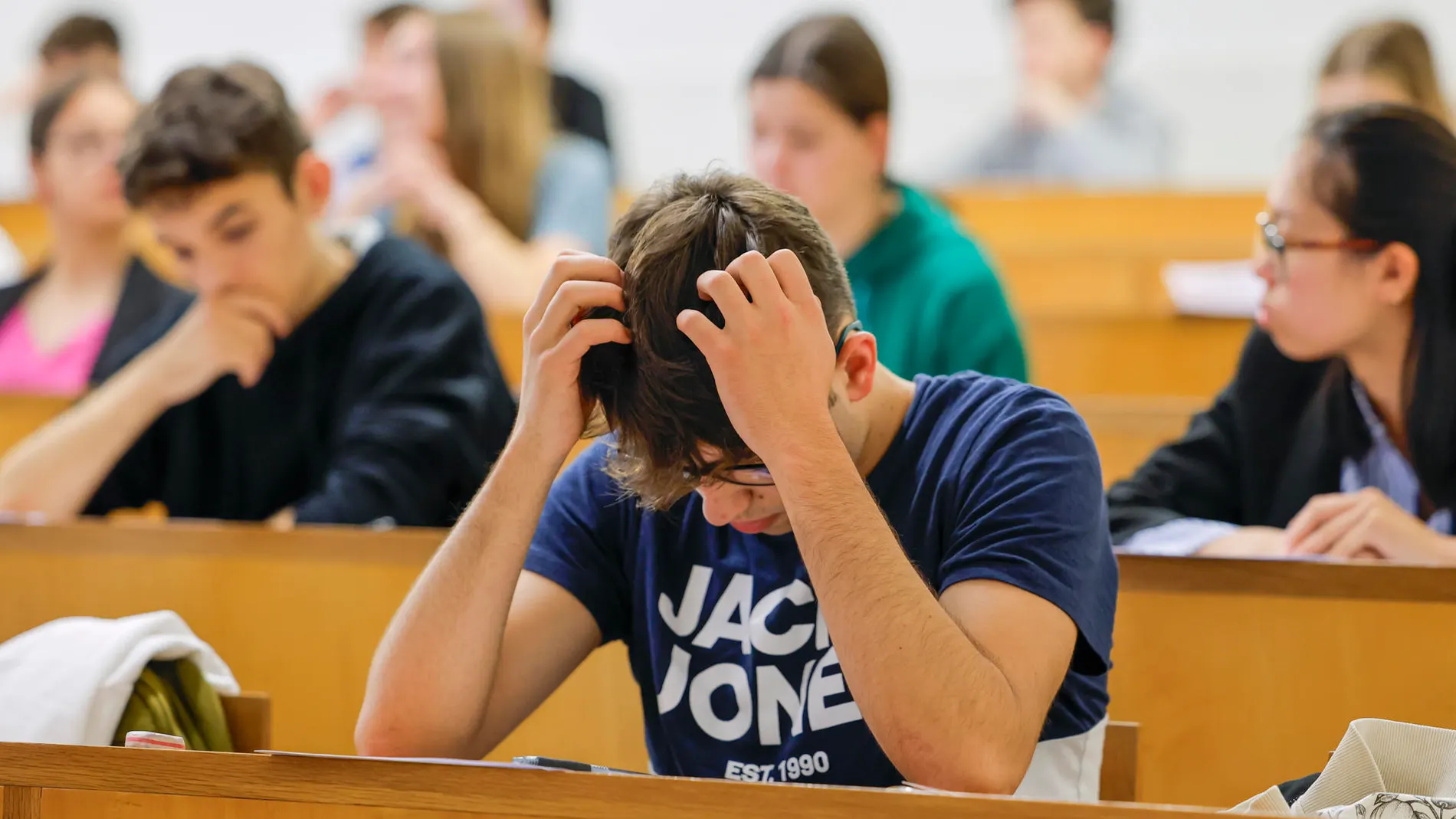 Estudiantes durante su preparación para la Universidad Estudiantes durante su preparación para la Universidad