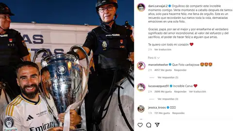 La foto de Carvajal con su padre en Cibeles La foto de Carvajal con su padre en Cibeles