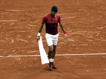 Novak Djokovic durante el partido ante Cerúndolo en Roland Garros 2024