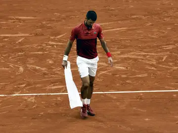 Novak Djokovic durante el partido ante Cerúndolo en Roland Garros 2024 Novak Djokovic durante el partido ante Cerúndolo en Roland Garros 2024