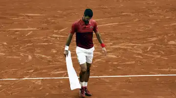 Novak Djokovic durante el partido ante Cerúndolo en Roland Garros 2024