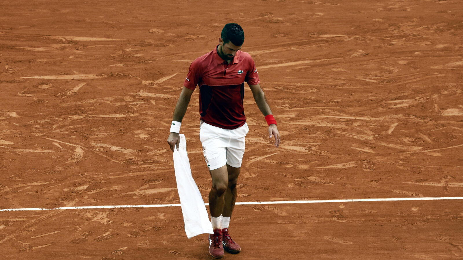 El rey del tenis, en jaque: Djokovic se opera de la rodilla y dice adiós a Wimbledon: ¿llegará a los JJOO?