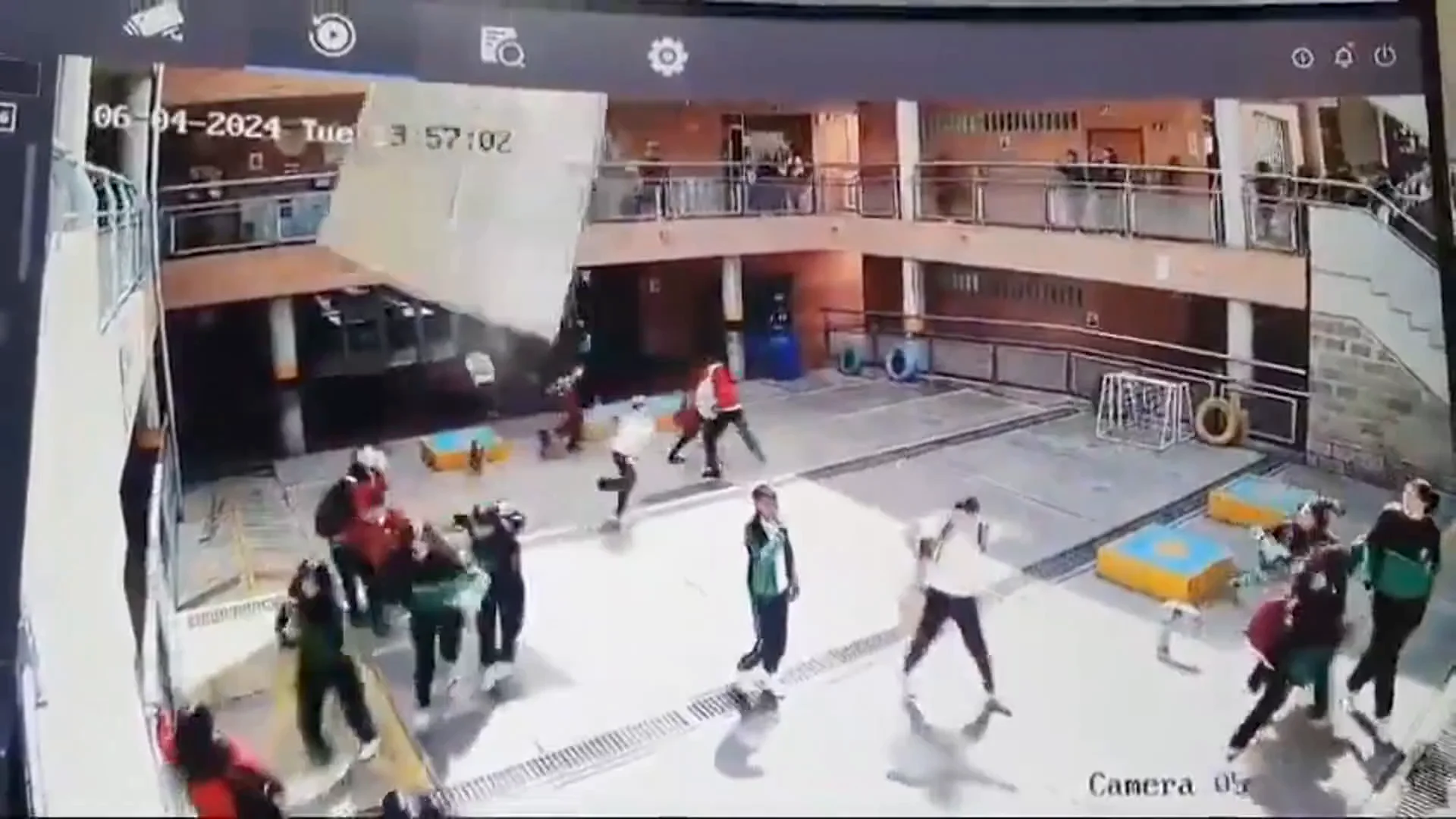 El techo se derrumba El techo se derrumba