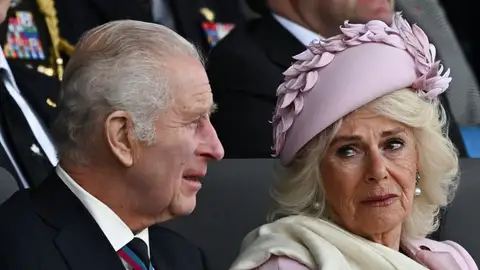 Los reyes Carlos y Camilla en los actos conmemorativos por el Día D Los reyes Carlos y Camilla en los actos conmemorativos por el Día D