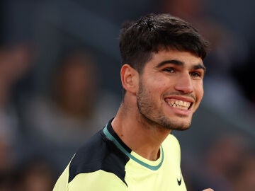 Carlos Alcaraz, sonriente