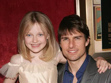 Dakota Fanning y Tom Cruise en la premiere de La guerra de los mundos en 2005 Dakota Fanning y Tom Cruise en la premiere de La guerra de los mundos en 2005