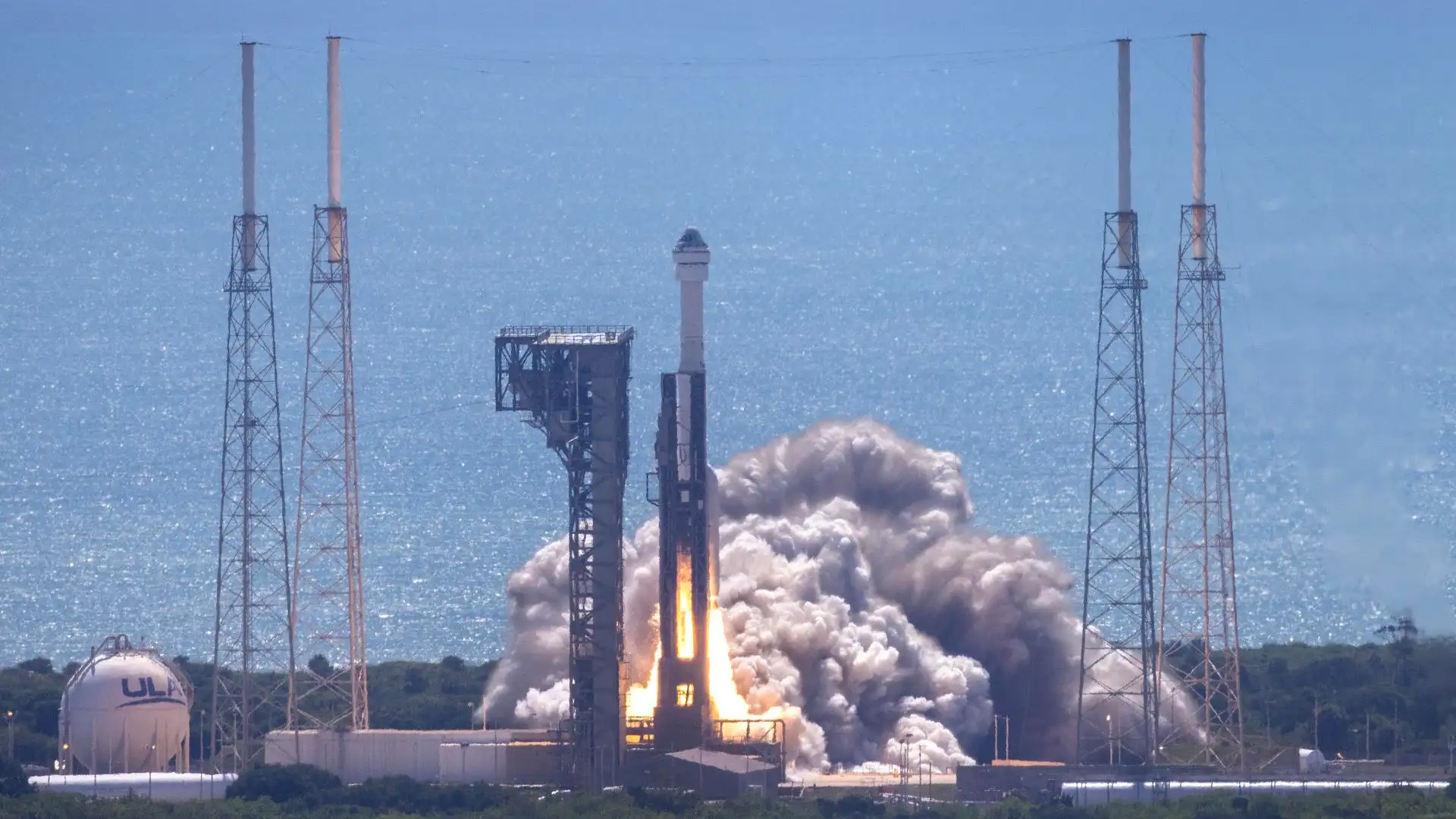 La nave espacial Starliner durante su lanzamiento La nave espacial Starliner de la misión Boeing Crew Flight Test de la NASA despega en un cohete Atlas V de United Launch Alliance (ULA).