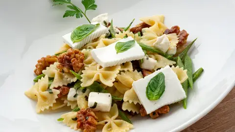 Lacitos con judías verdes y queso fresco de cabra, de Karlos Arguiñano: "Os vais a llevar una sorpresa muy agradable" Lacitos con judías verdes y queso fresco de cabra, de Karlos Arguiñano: "Os vais a llevar una sorpresa muy agradable"