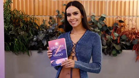 Cristina Pedroche presentando su primer libro, Gracias Al Miedo Cristina Pedroche presentando su primer libro, Gracias Al Miedo