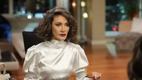 Feyza, en shock al ver que su secreto sale a la luz Feyza, en shock al ver que su secreto sale a la luz