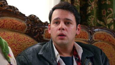 “¡Estoy soñando, pellízcame!”: Oğulcan y Fatma esconden todo el dinero que han encontrado, esta noche en Hermanos