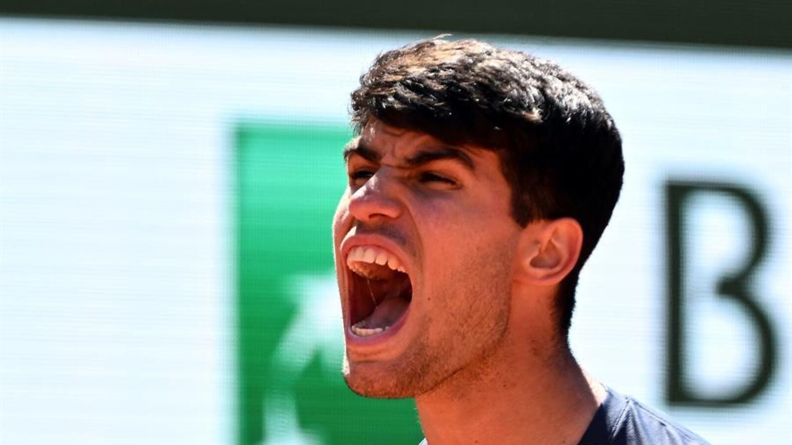 Alcaraz se lleva un duelo titánico ante Sinner y jugará la final de Roland Garros