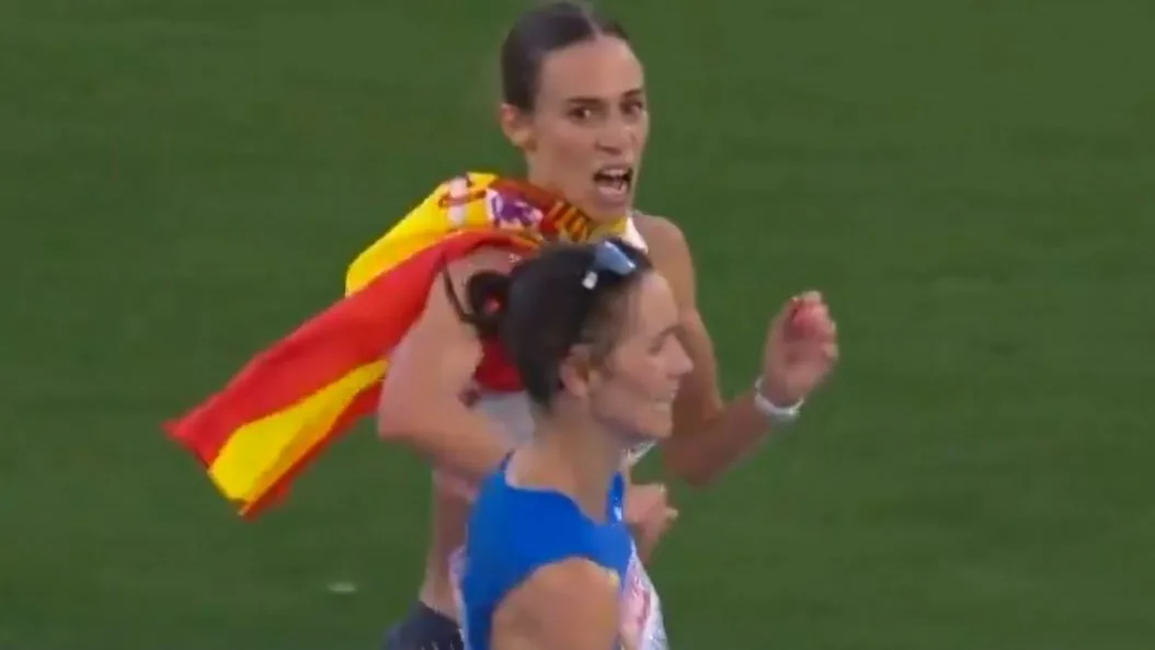 La imagen de la atleta Laura Garc&iacute;a-Caro al ser adelantada por Olyanovska en el &uacute;ltimo metro