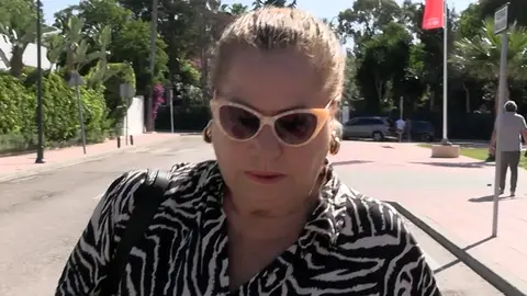 Mayte Zaldívar sale del hospital tras visitar a Julián Muñoz Mayte Zaldívar sale del hospital tras visitar a Julián Muñoz