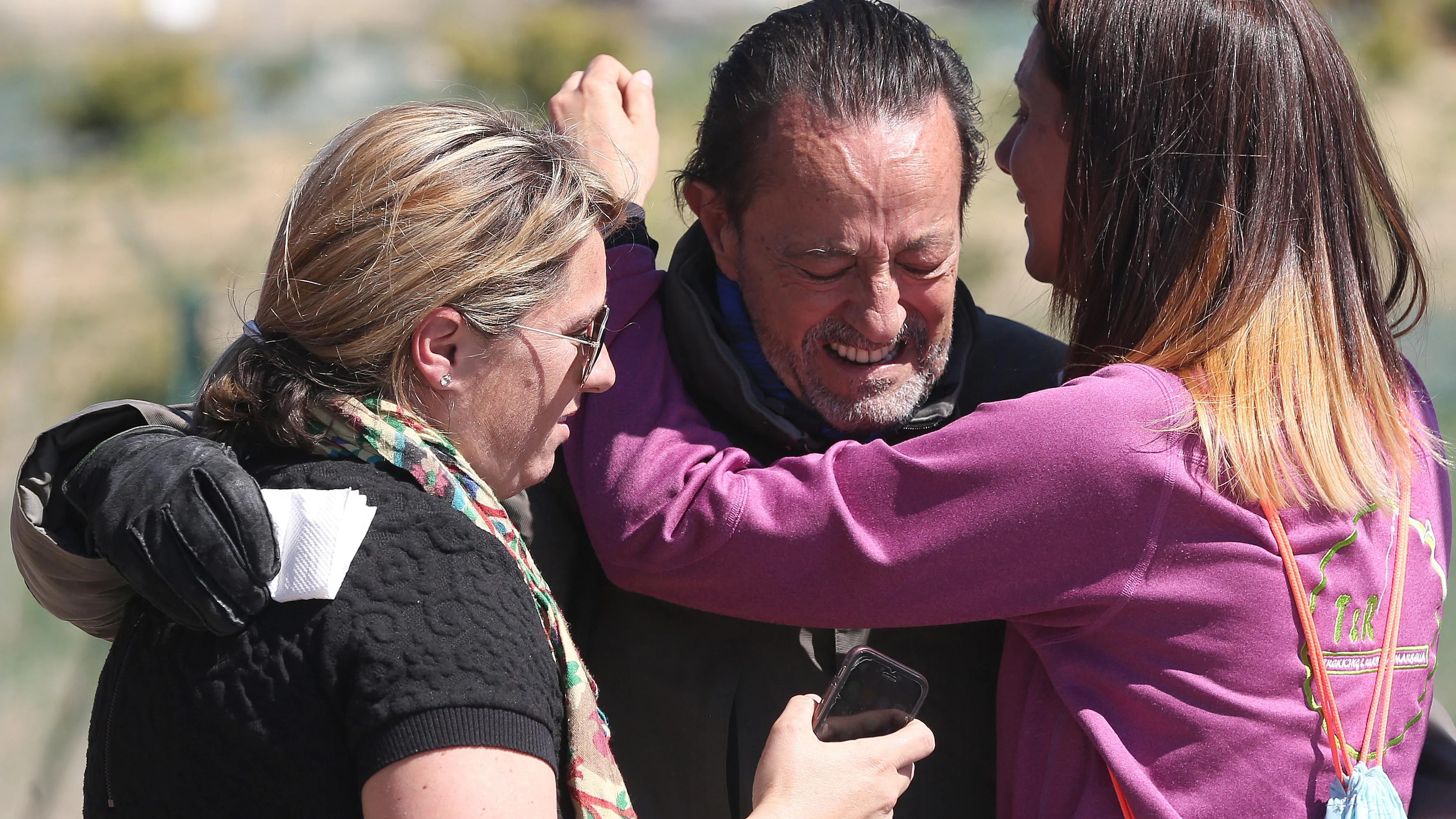 Julian Muñoz junto a sus hijas Elia y Eloisa Muñoz durante un permiso penitenciario en 2016 Julian Muñoz junto a sus hijas Elia y Eloisa Muñoz durante un permiso penitenciario en 2016