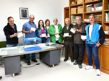 Los votantes de la localidad riojana de Villarroya Los votantes de la localidad riojana de Villarroya