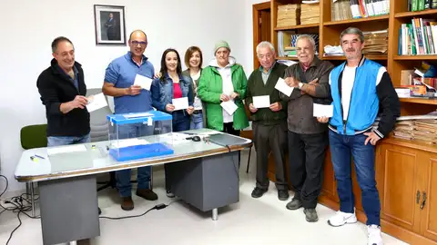 Los votantes de la localidad riojana de Villarroya Los votantes de la localidad riojana de Villarroya