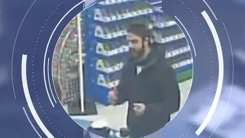 Las imágenes del exmarido de Ana María Henao comprando el espray con el que tapó la cámara de seguridad Las imágenes del exmarido de Ana María Henao comprando el espray con el que tapó la cámara de seguridad