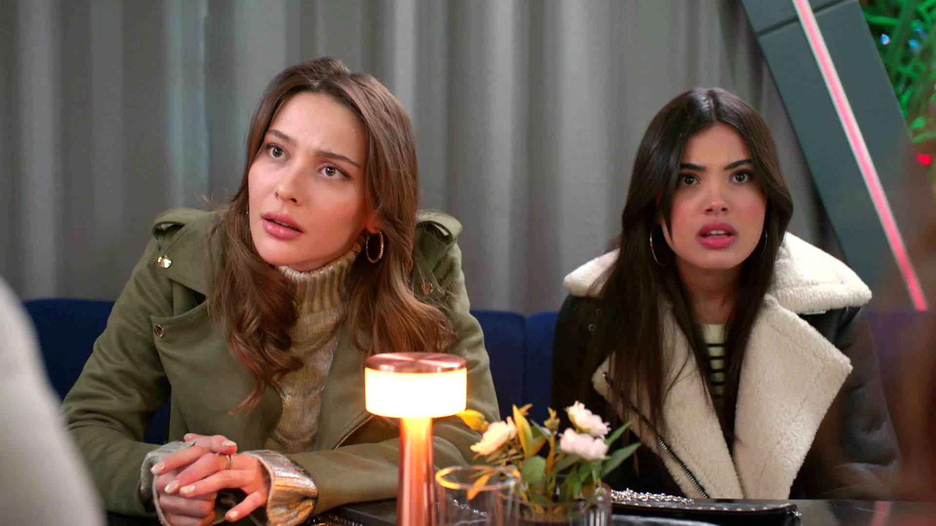 "¡Estamos prometidos!": Süsen y Lydia, de nuevo, en pie de guerra tras descubrir que sus padres van a casarse "¡Estamos prometidos!": Süsen y Lydia, de nuevo, en pie de guerra tras descubrir que sus padres van a casarse