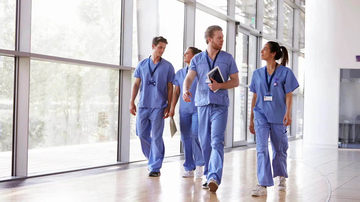 Médicos jóvenes Médicos jóvenes
