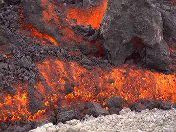 Lava de un volcán en Islandia