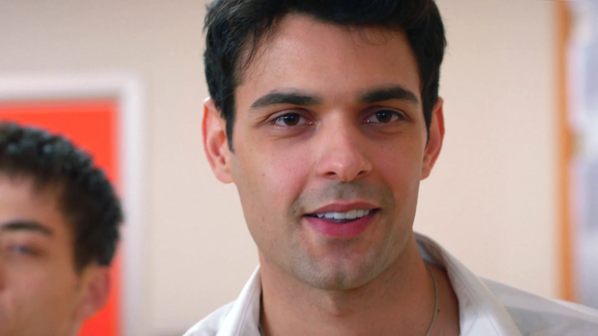 Ayaz intenta ganarse a Asiye gracias a Sarp que se lo pone en bandeja... ¿descubrirá la joven que todo se trata de una apuesta? Ayaz intenta ganarse a Asiye gracias a Sarp que se lo pone en bandeja... ¿descubrirá la joven que todo se trata de una apuesta?