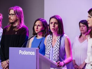 Irene Montero comparece durante el seguimiento de la jornada electoral en la sede nacional de Podemos, este domingo