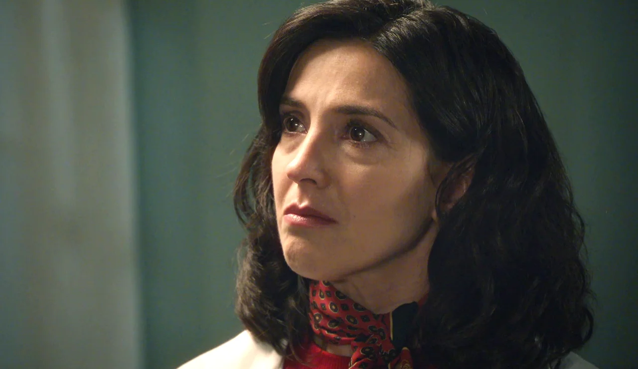 Jaime descubre el mayor secreto de Luz: ni tiene el título de medicina ni es hija del doctor Borrell
