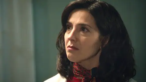 Jaime descubre el mayor secreto de Luz: ni tiene el título de medicina ni es hija del doctor Borrell